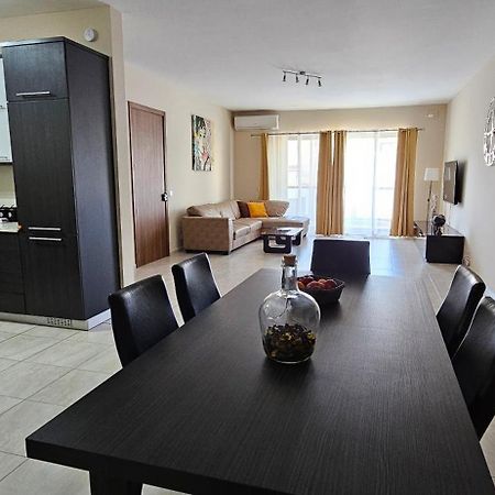 Large Apartment In Marsascala. Sleeps 6 Marsaskala Exterior foto