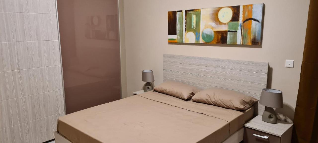Large Apartment In Marsascala. Sleeps 6 Marsaskala Exterior foto