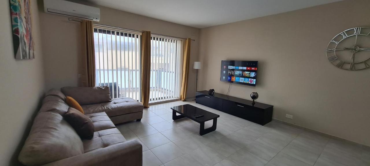 Large Apartment In Marsascala. Sleeps 6 Marsaskala Exterior foto