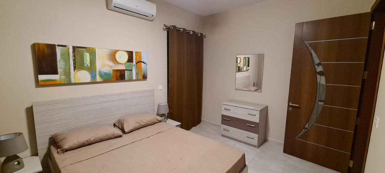 Large Apartment In Marsascala. Sleeps 6 Marsaskala Exterior foto