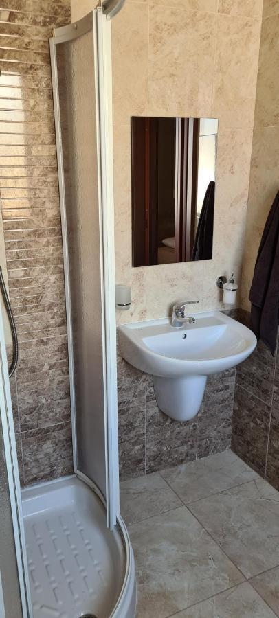 Large Apartment In Marsascala. Sleeps 6 Marsaskala Exterior foto