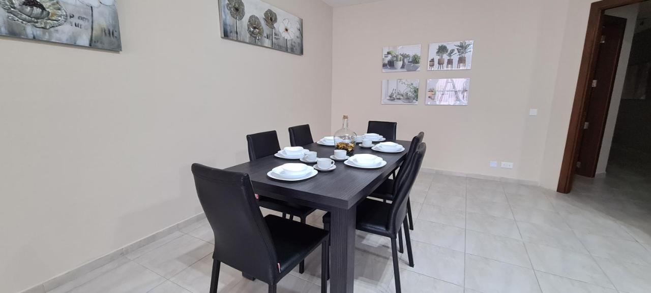 Large Apartment In Marsascala. Sleeps 6 Marsaskala Exterior foto