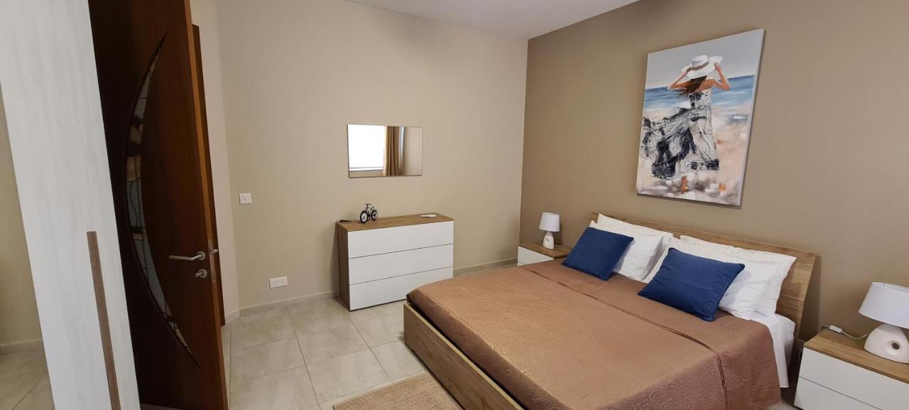 Large Apartment In Marsascala. Sleeps 6 Marsaskala Exterior foto