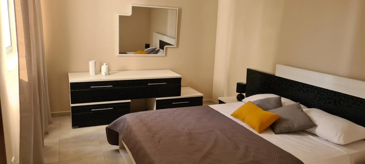 Large Apartment In Marsascala. Sleeps 6 Marsaskala Exterior foto