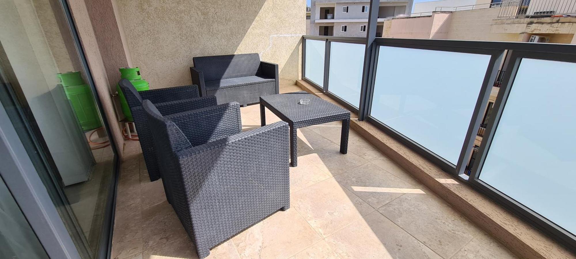 Large Apartment In Marsascala. Sleeps 6 Marsaskala Exterior foto